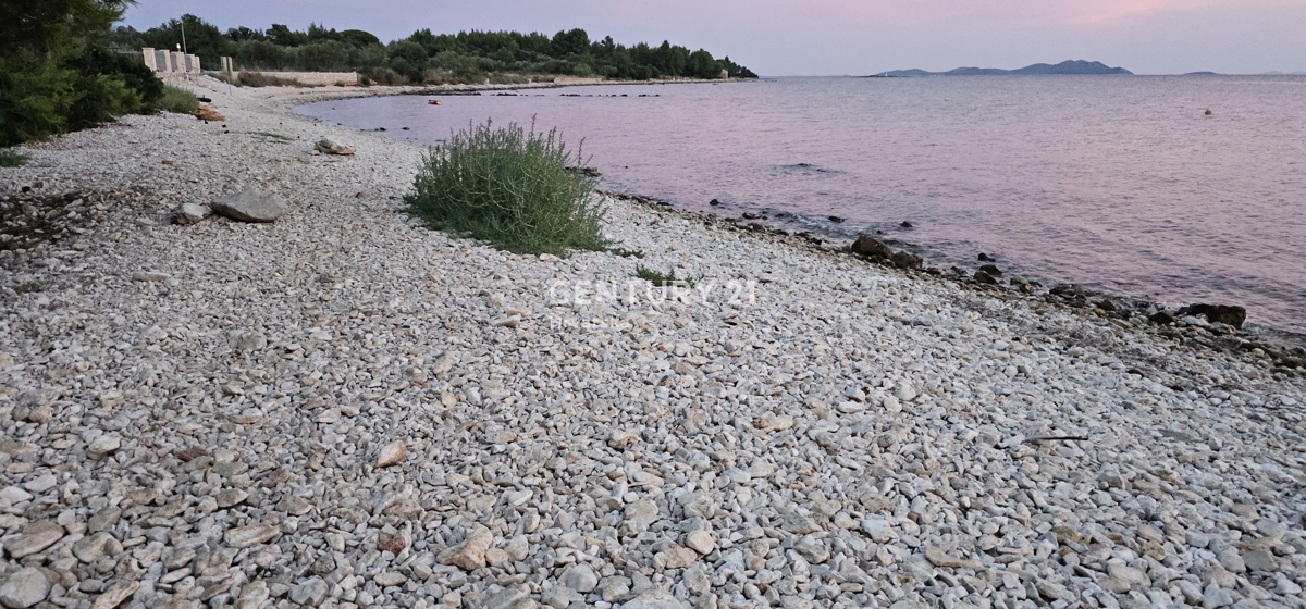 Biograd na Moru, Kumenat, terreno estremamente attraente direttamente sul mare