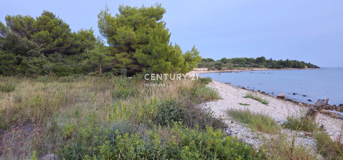 Biograd na Moru, Kumenat, terreno estremamente attraente direttamente sul mare
