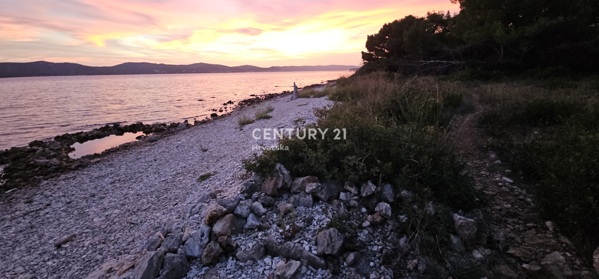 Biograd na Moru, Kumenat, terreno estremamente attraente direttamente sul mare