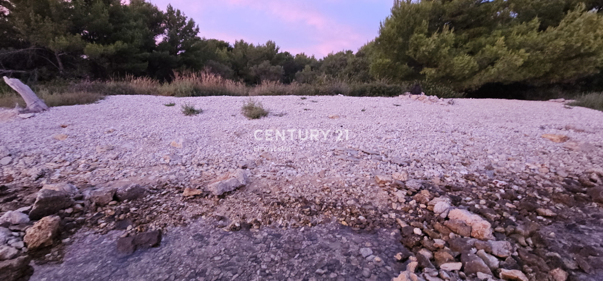 Biograd na Moru, Kumenat, terreno estremamente attraente direttamente sul mare