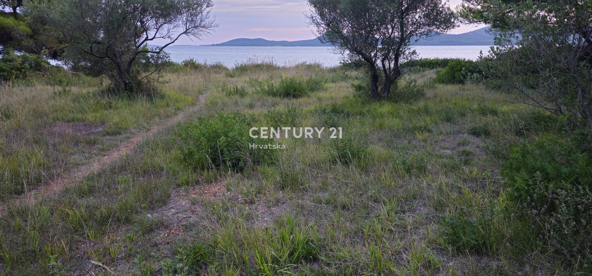 Biograd na Moru, Kumenat, terreno estremamente attraente direttamente sul mare