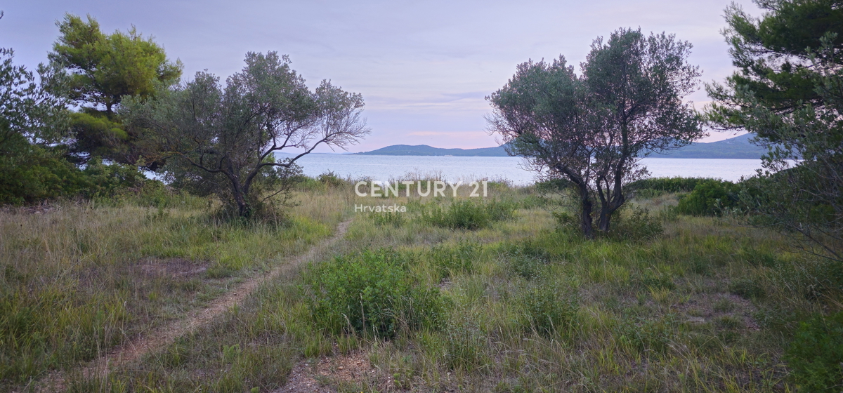 Biograd na Moru, Kumenat, terreno estremamente attraente direttamente sul mare