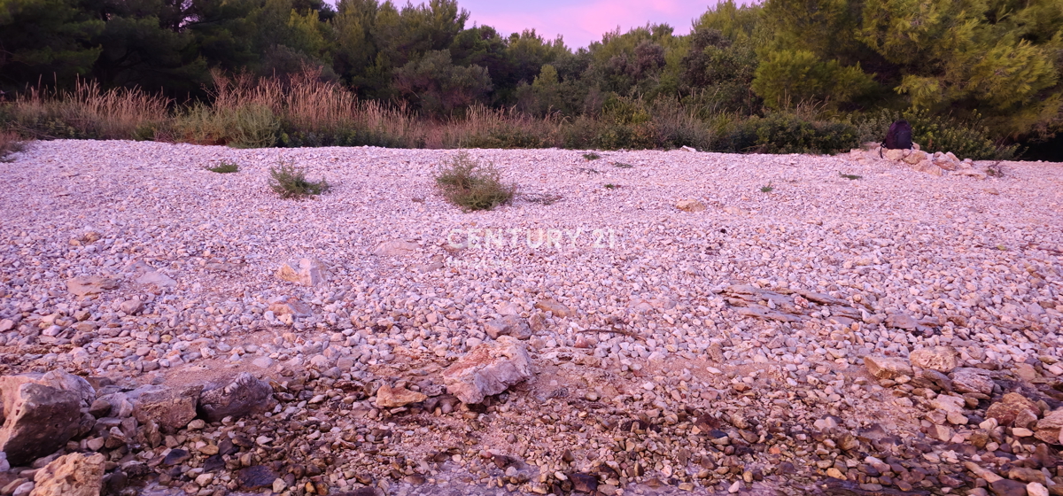 Biograd na Moru, Kumenat, terreno estremamente attraente direttamente sul mare