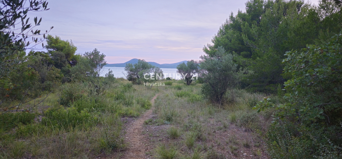 Biograd na Moru, Kumenat, terreno estremamente attraente direttamente sul mare