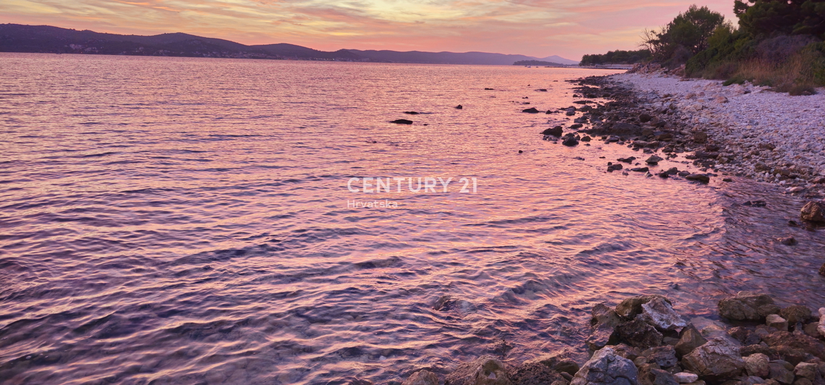 Biograd na Moru, Kumenat, terreno estremamente attraente direttamente sul mare