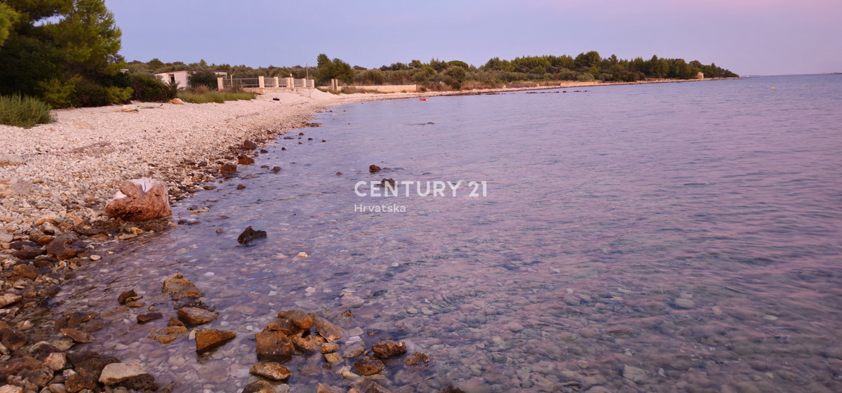 Biograd na Moru, Kumenat, terreno estremamente attraente direttamente sul mare