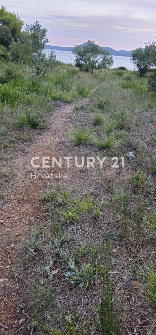 Biograd na Moru, Kumenat, terreno estremamente attraente direttamente sul mare