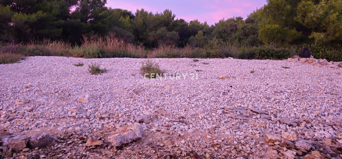 Biograd na Moru, Kumenat, terreno estremamente attraente direttamente sul mare