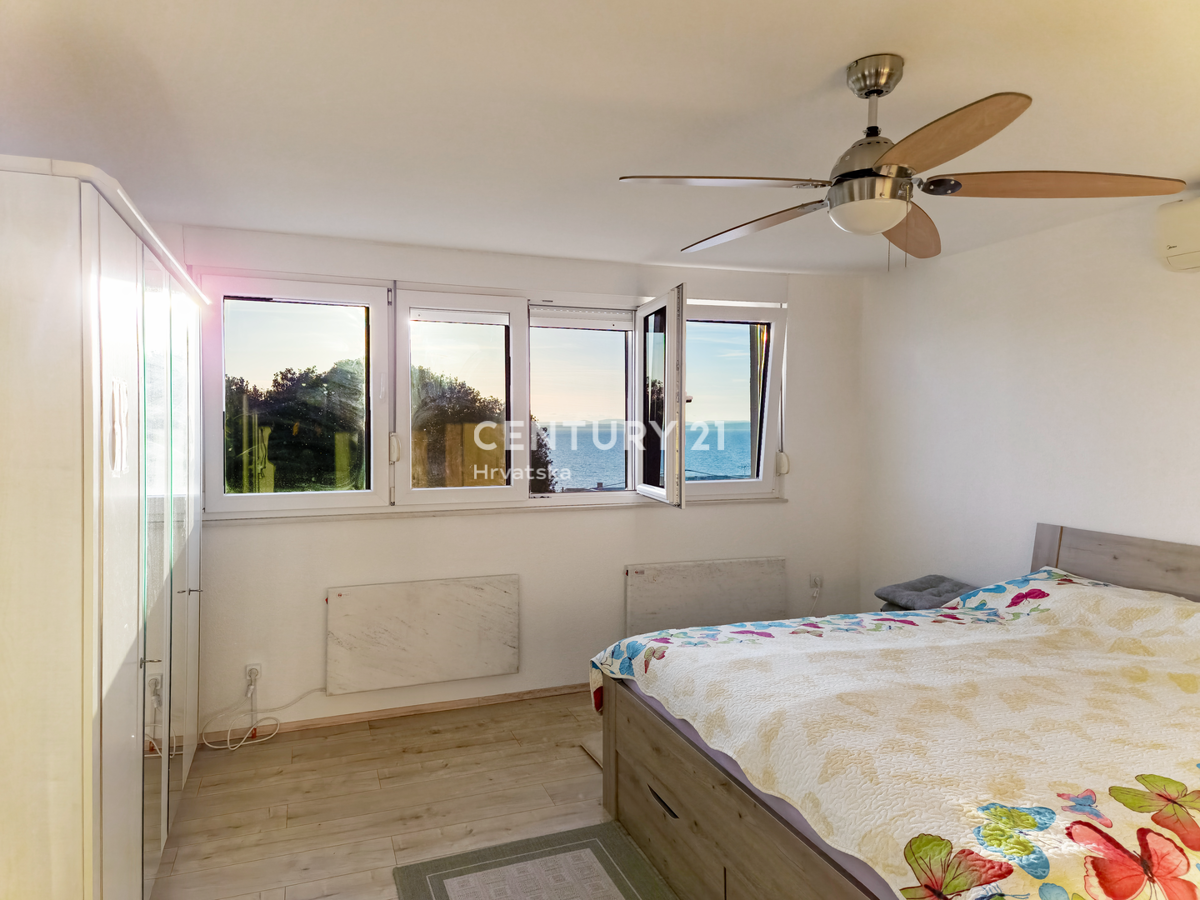 ZADAR, KOŽINO, CASA CON 3 APPARTAMENTI, GARAGE, VISTA MARE, 200 m DAL MARE