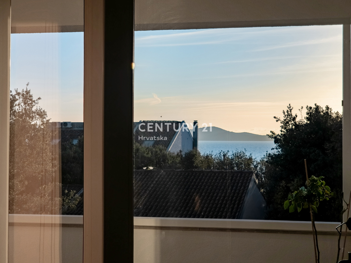 ZADAR, KOŽINO, CASA CON 3 APPARTAMENTI, GARAGE, VISTA MARE, 200 m DAL MARE