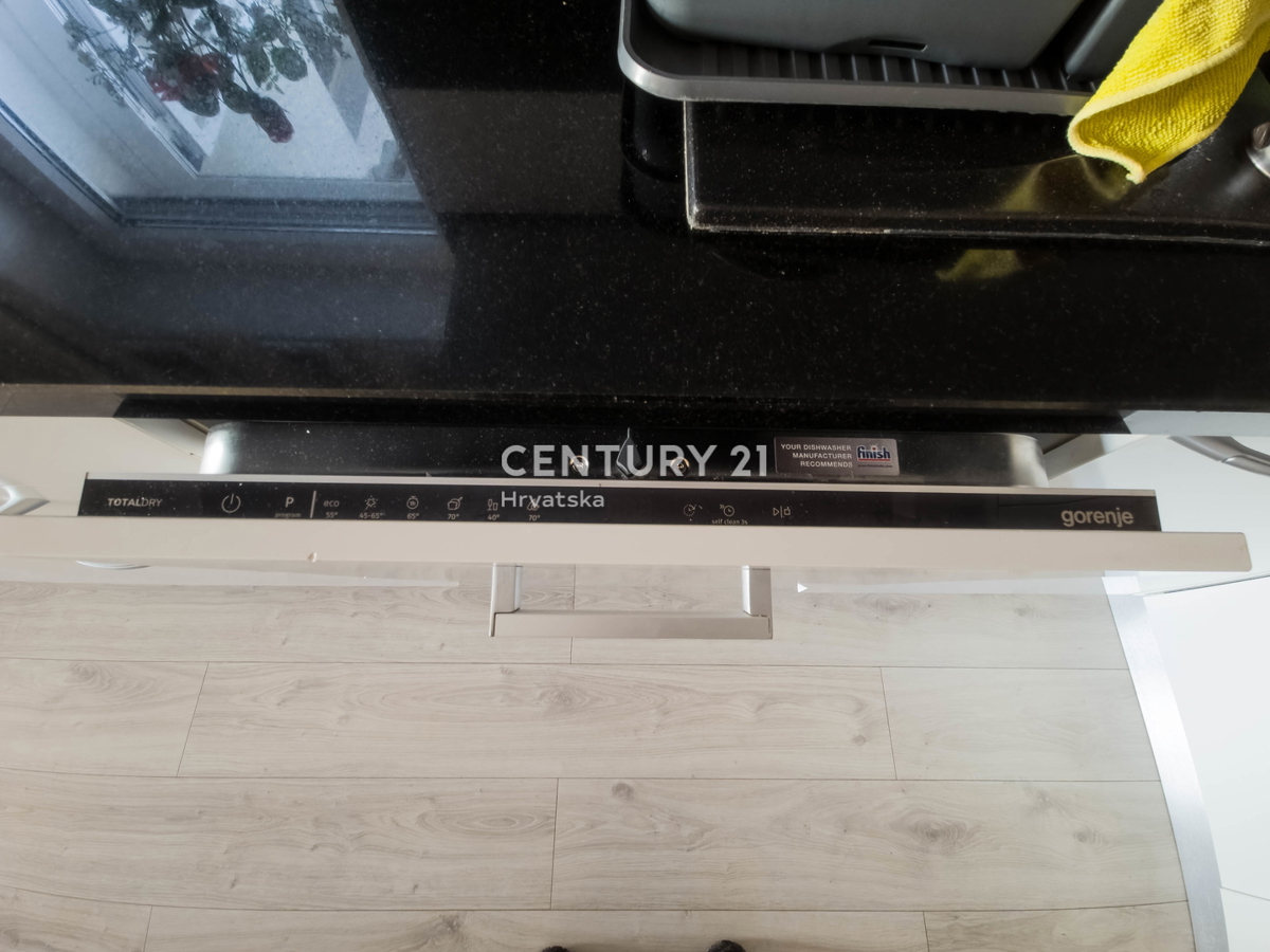 ZADAR, KOŽINO, CASA CON 3 APPARTAMENTI, GARAGE, VISTA MARE, 200 m DAL MARE