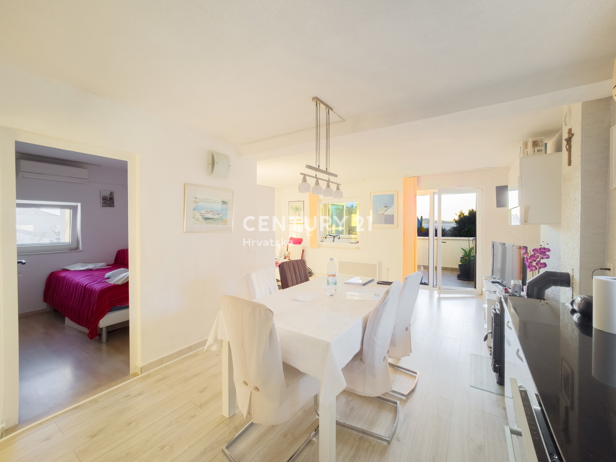 ZADAR, KOŽINO, CASA CON 3 APPARTAMENTI, GARAGE, VISTA MARE, 200 m DAL MARE