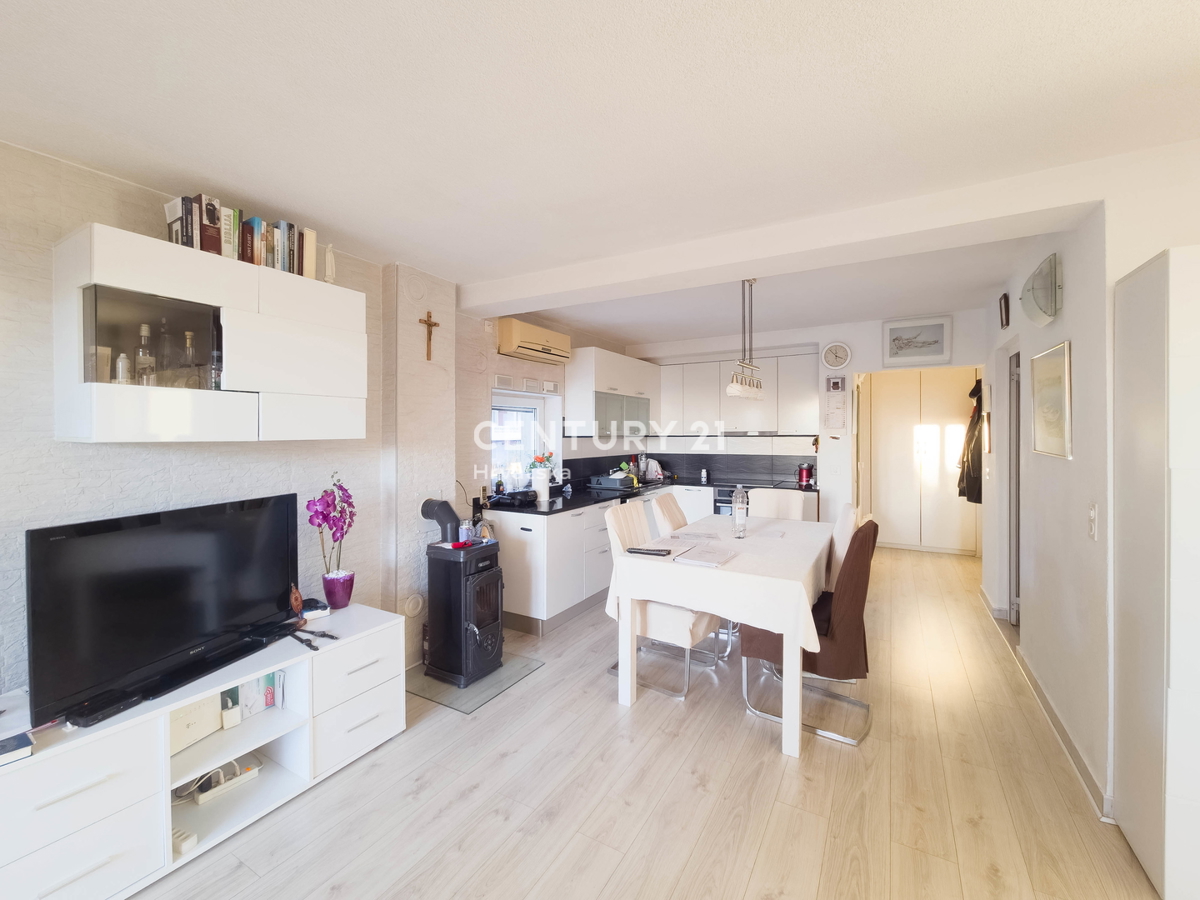 ZADAR, KOŽINO, CASA CON 3 APPARTAMENTI, GARAGE, VISTA MARE, 200 m DAL MARE