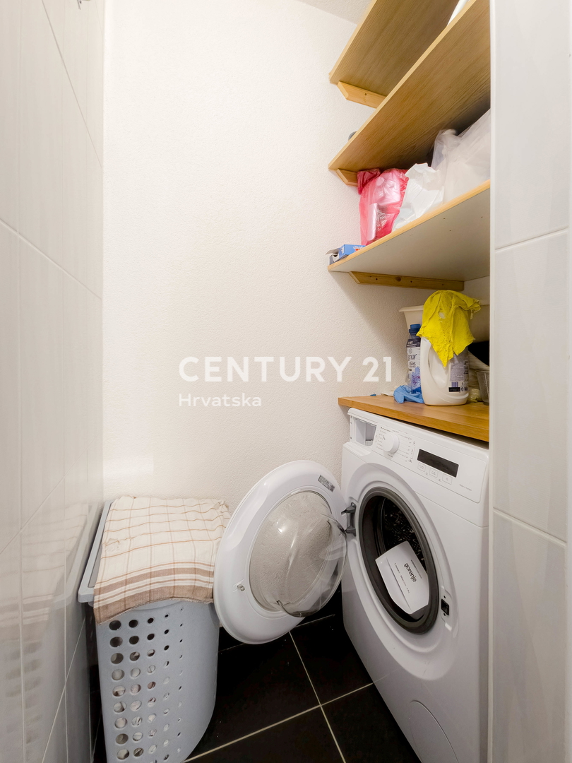 ZADAR, KOŽINO, CASA CON 3 APPARTAMENTI, GARAGE, VISTA MARE, 200 m DAL MARE