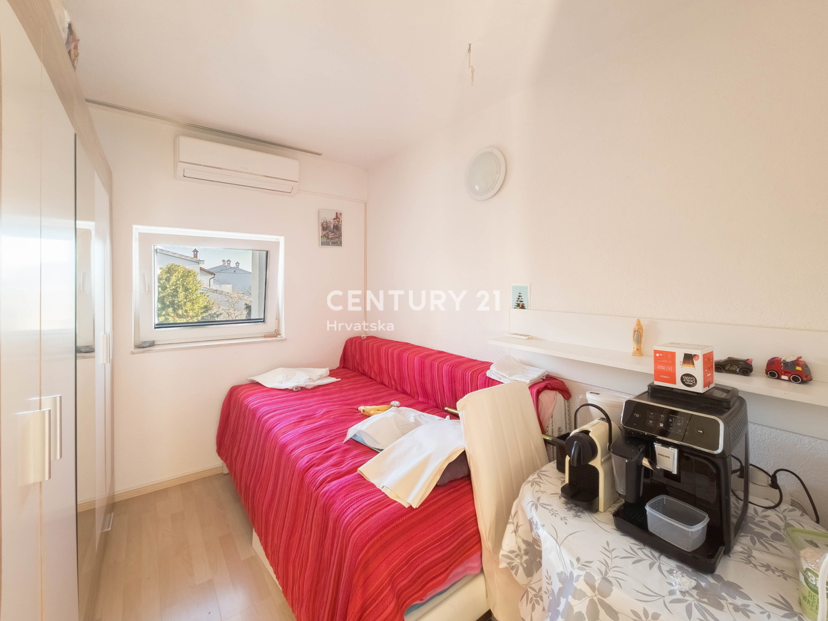 ZADAR, KOŽINO, CASA CON 3 APPARTAMENTI, GARAGE, VISTA MARE, 200 m DAL MARE