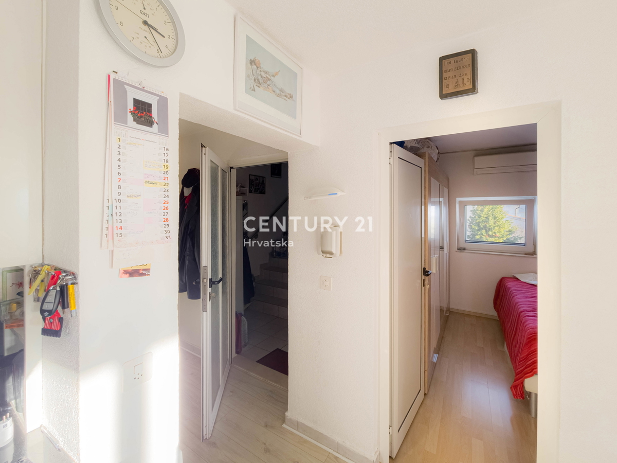 ZADAR, KOŽINO, CASA CON 3 APPARTAMENTI, GARAGE, VISTA MARE, 200 m DAL MARE