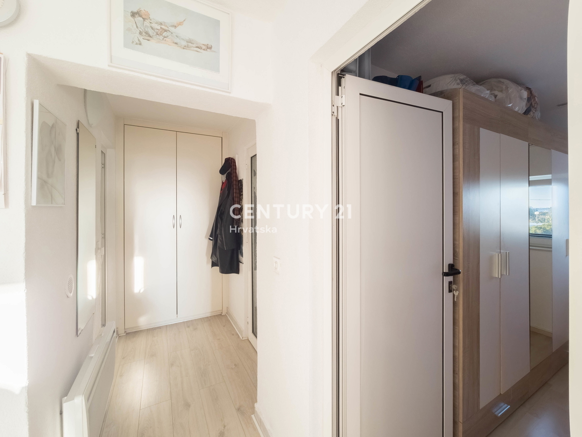 ZADAR, KOŽINO, CASA CON 3 APPARTAMENTI, GARAGE, VISTA MARE, 200 m DAL MARE