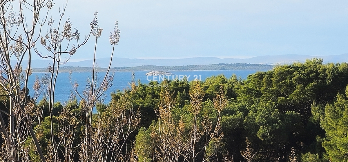 Pakoštane, appartamento di due camere e mezzo con loggia coperta e terrazza sul tetto con splendida vista sul mare e sulle isole