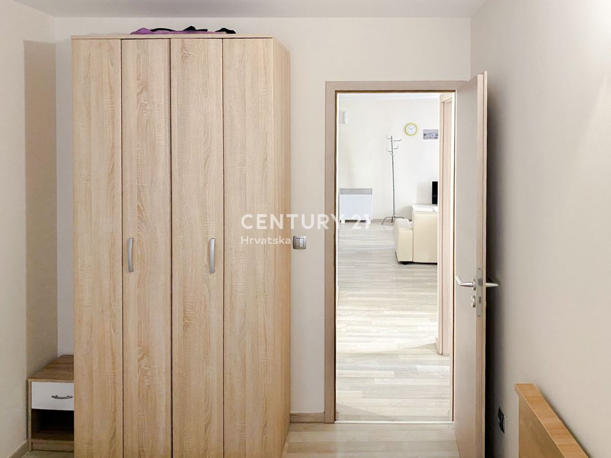 Zadar, Campo Castello, vendo appartamento di due locali e mezzo di 51 m2 al primo piano di un edificio