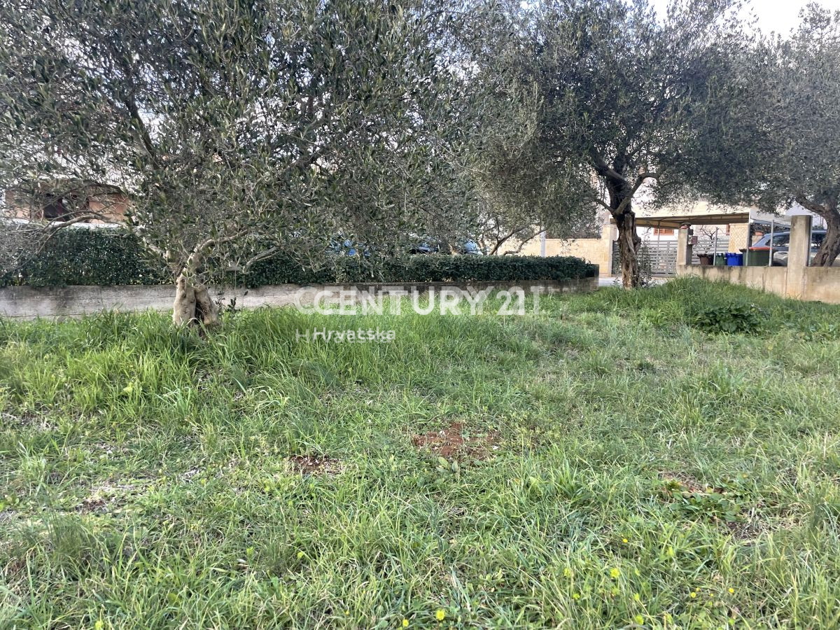 Terreno edificabile a Biograd na Moru di 566 m2