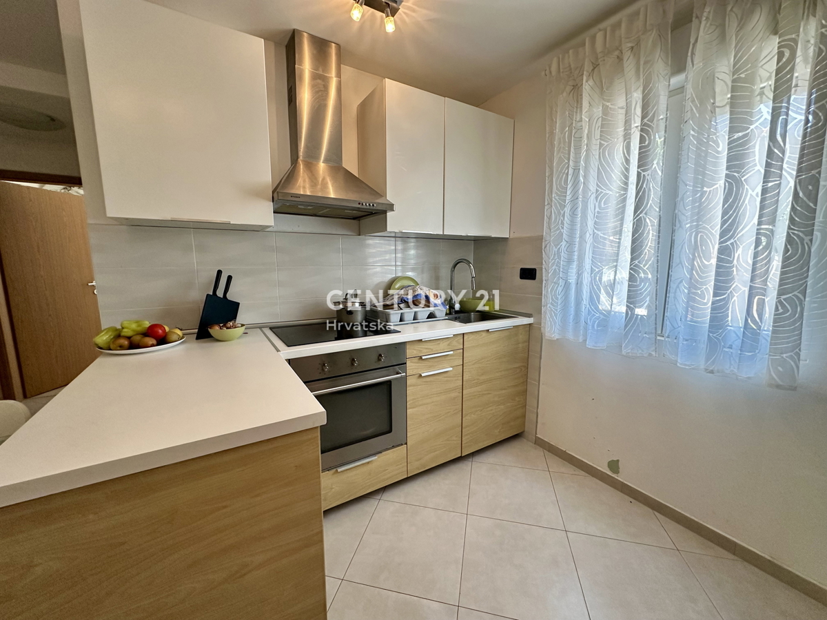 PULA, VALTURA, VILLA AL PIANO TERRA CON DUE CAMERE DA LETTO
