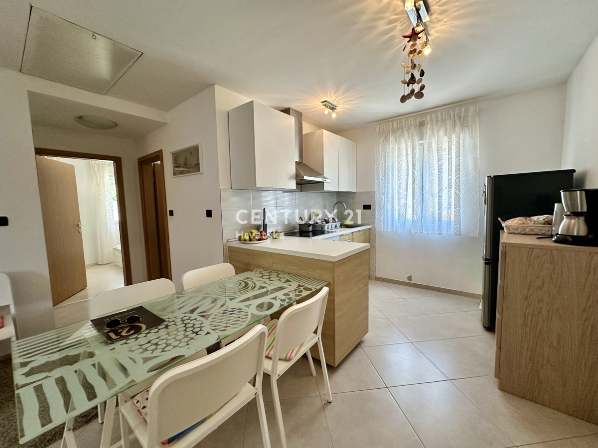 PULA, VALTURA, VILLA AL PIANO TERRA CON DUE CAMERE DA LETTO