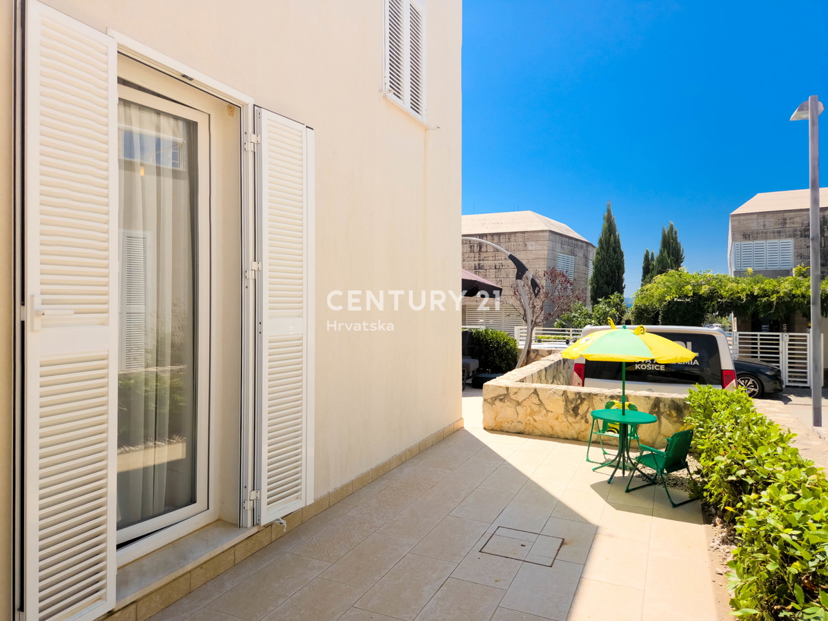 PETRČANE, APPARTAMENTO 2° FILA AL MARE, SUNNYSIDE RESORT, PIANO TERRA, ARREDATO