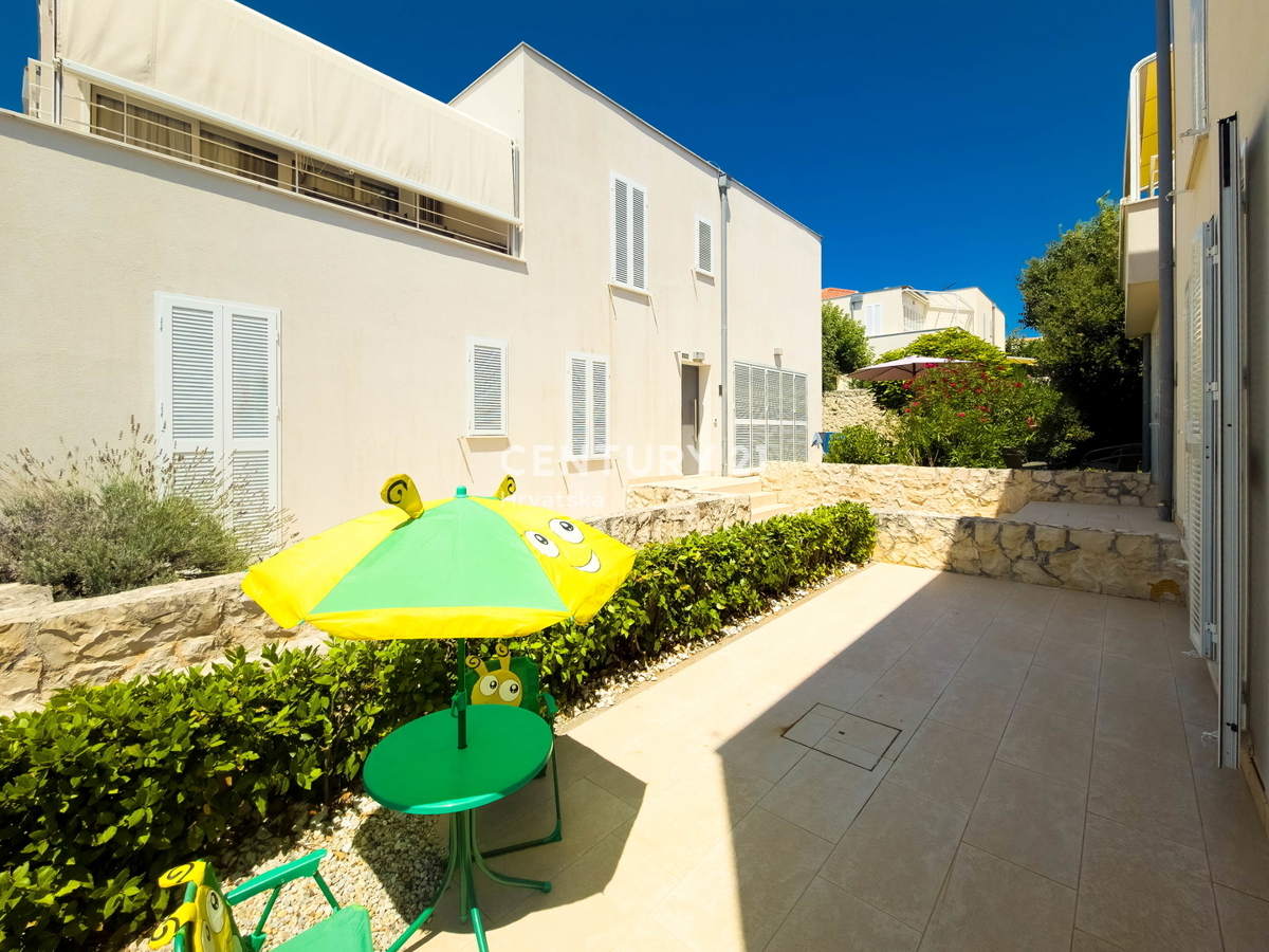 PETRČANE, APPARTAMENTO 2° FILA AL MARE, SUNNYSIDE RESORT, PIANO TERRA, ARREDATO