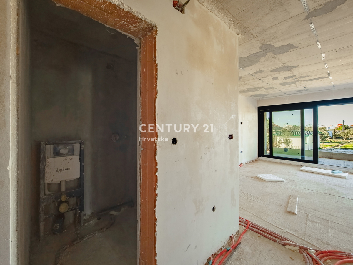 ZADAR, LJUBAČ, LUX. NUOVO. S4= 100,66 m2, 1° piano, 50 M DAL MARE E DALLA SPIAGGIA, VISTA MARE