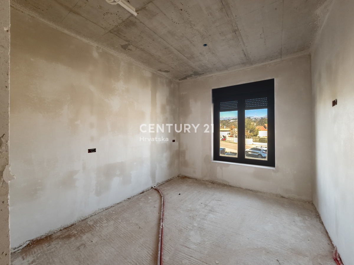 ZADAR, LJUBAČ, LUX. NUOVO. S4= 100,66 m2, 1° piano, 50 M DAL MARE E DALLA SPIAGGIA, VISTA MARE