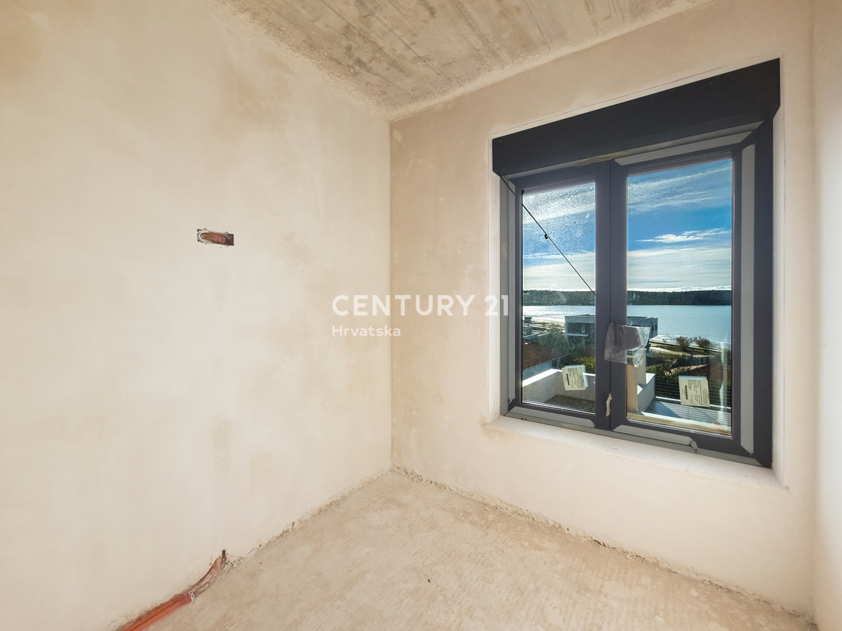 ZADAR, LJUBAČ, LUX. NUOVO. S4= 100,66 m2, 1° piano, 50 M DAL MARE E DALLA SPIAGGIA, VISTA MARE