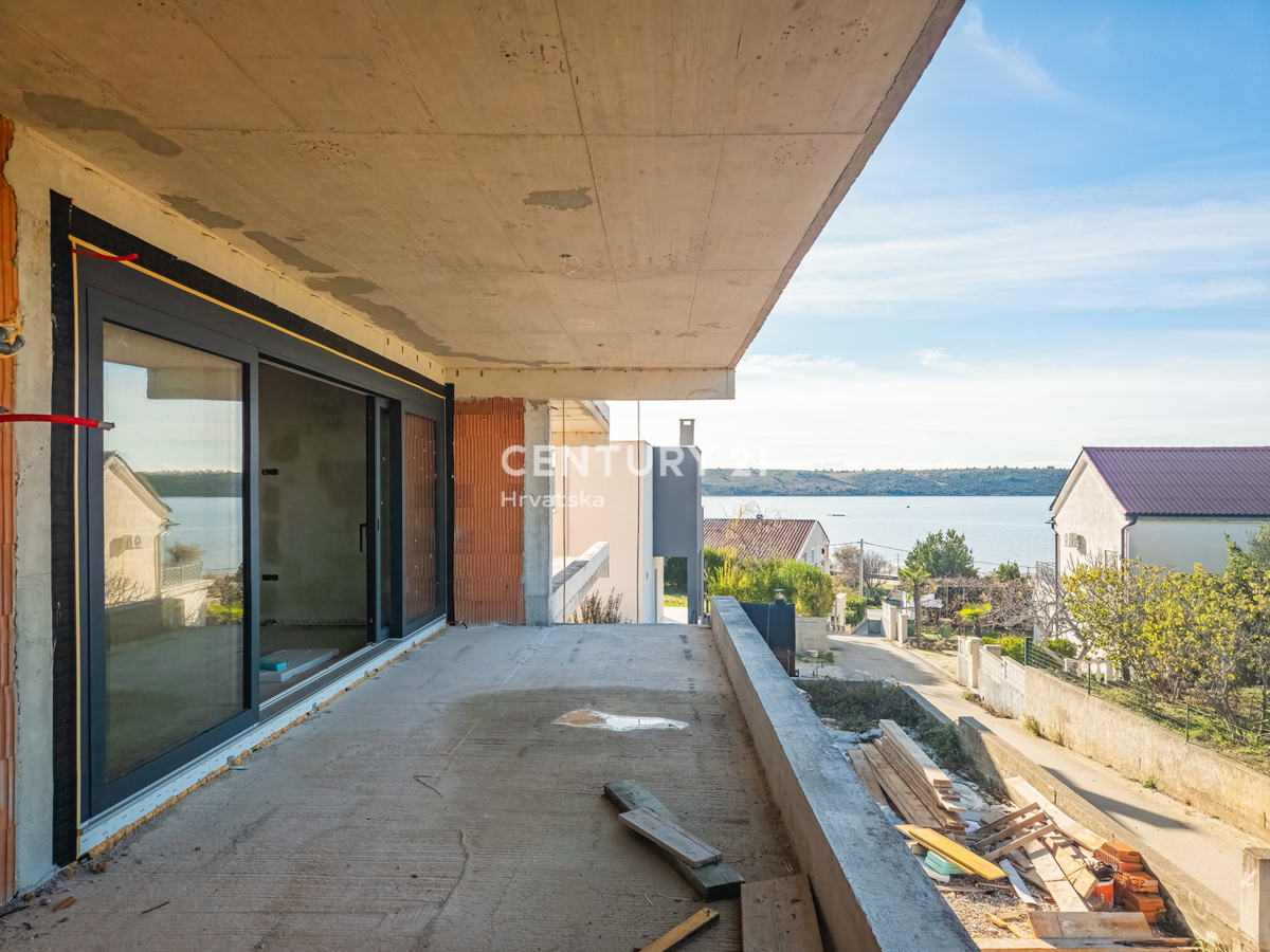 ZADAR, LJUBAČ, LUX. NUOVO. S4= 100,66 m2, 1° piano, 50 M DAL MARE E DALLA SPIAGGIA, VISTA MARE