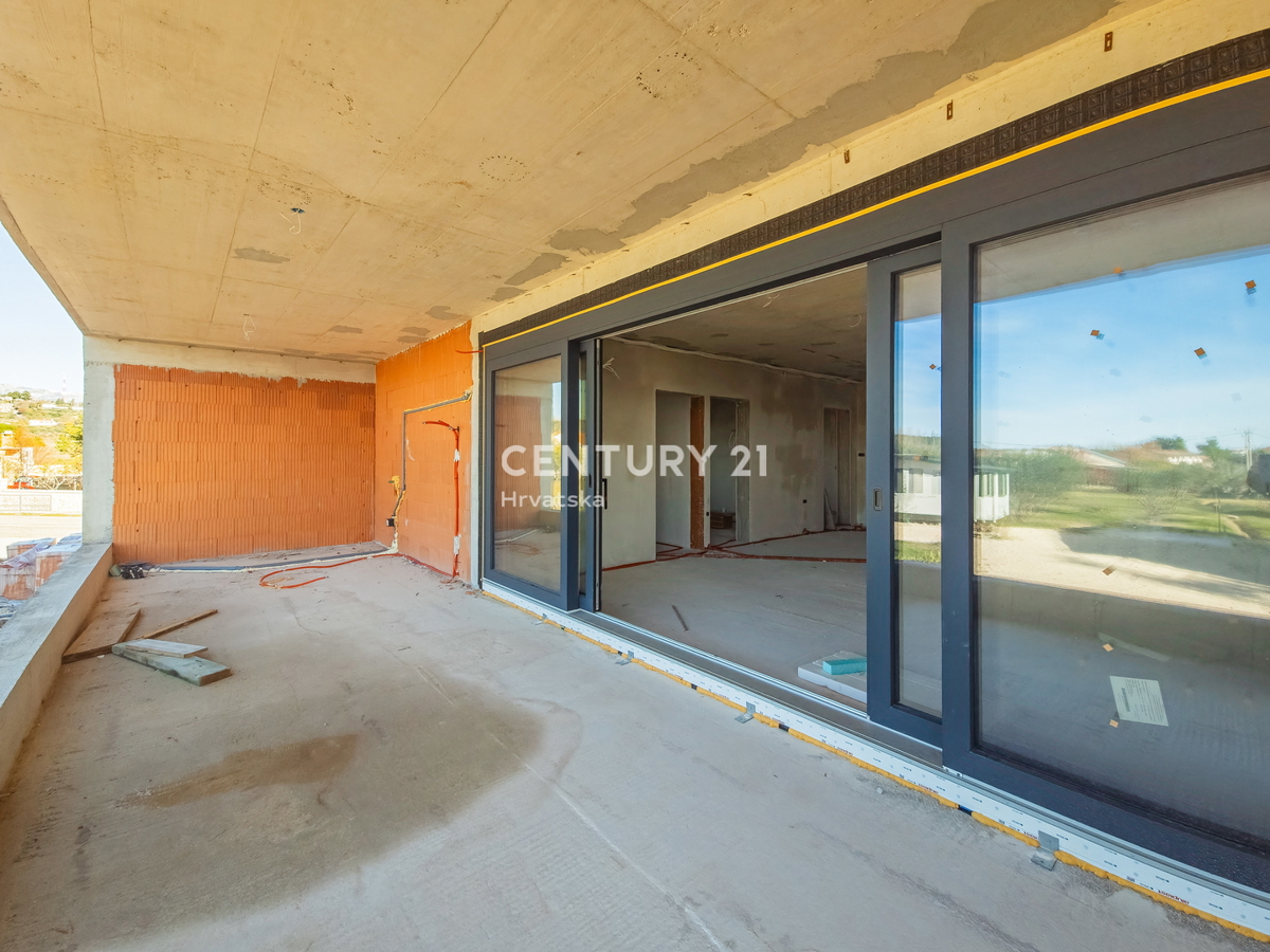 ZADAR, LJUBAČ, LUX. NUOVO. S4= 100,66 m2, 1° piano, 50 M DAL MARE E DALLA SPIAGGIA, VISTA MARE