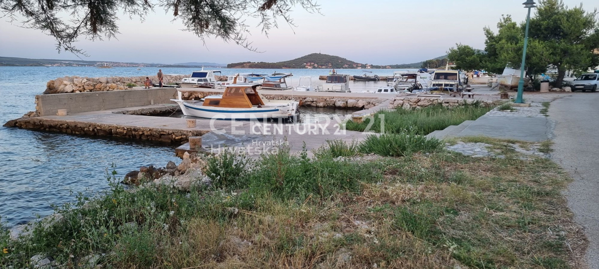 Pašman, Neviđane, Građevinska parcela
