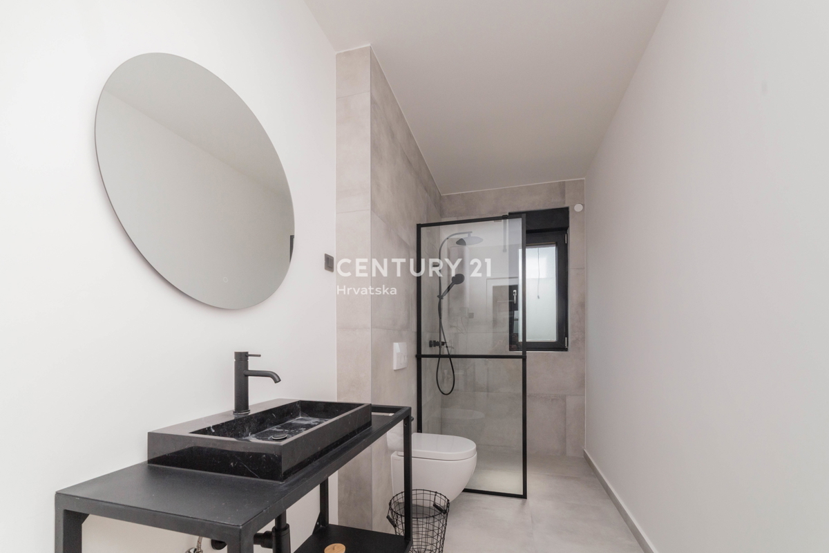 ZADAR, MASLENICA, APPARTAMENTO AL 1° PIANO, SPLENDIDA VISTA SUL MARE, 150 M DAL MARE