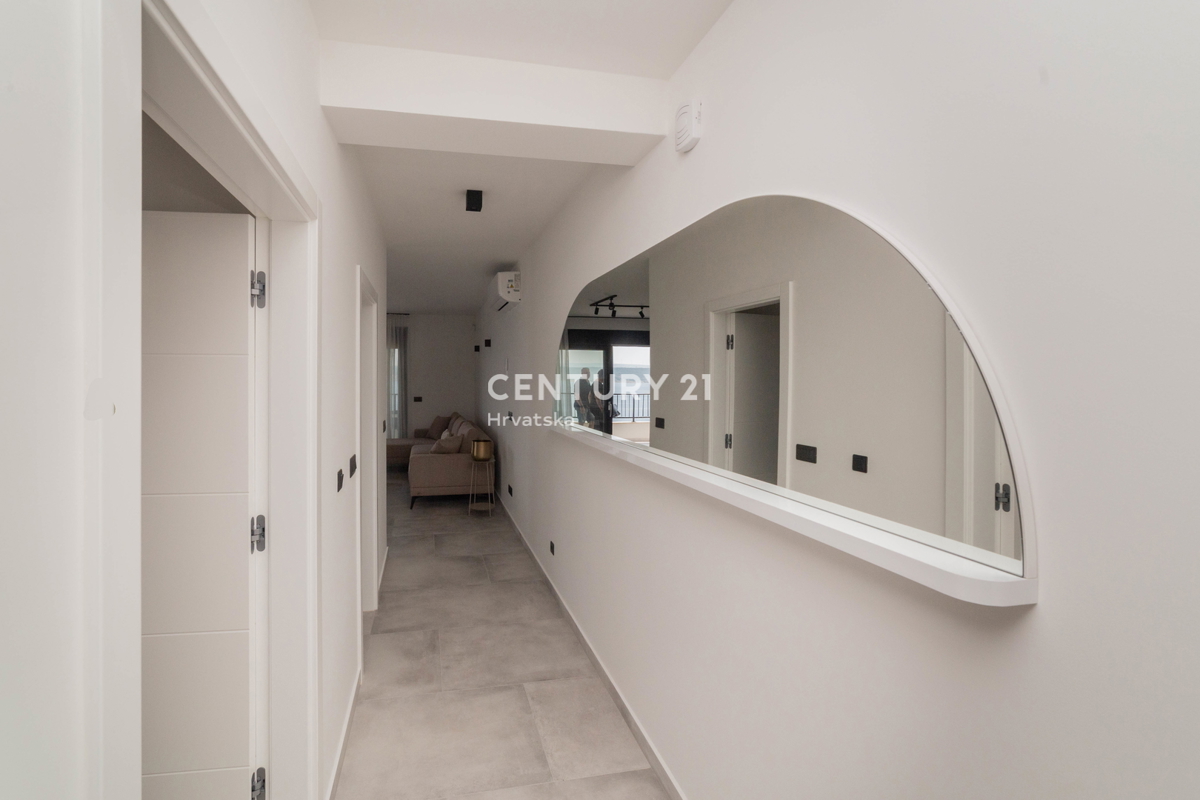 ZADAR, MASLENICA, APPARTAMENTO AL 1° PIANO, SPLENDIDA VISTA SUL MARE, 150 M DAL MARE