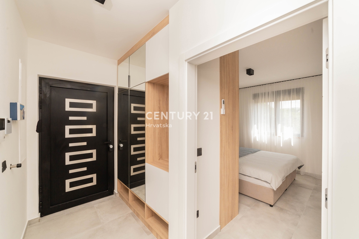 ZADAR, MASLENICA, APPARTAMENTO AL 1° PIANO, SPLENDIDA VISTA SUL MARE, 150 M DAL MARE