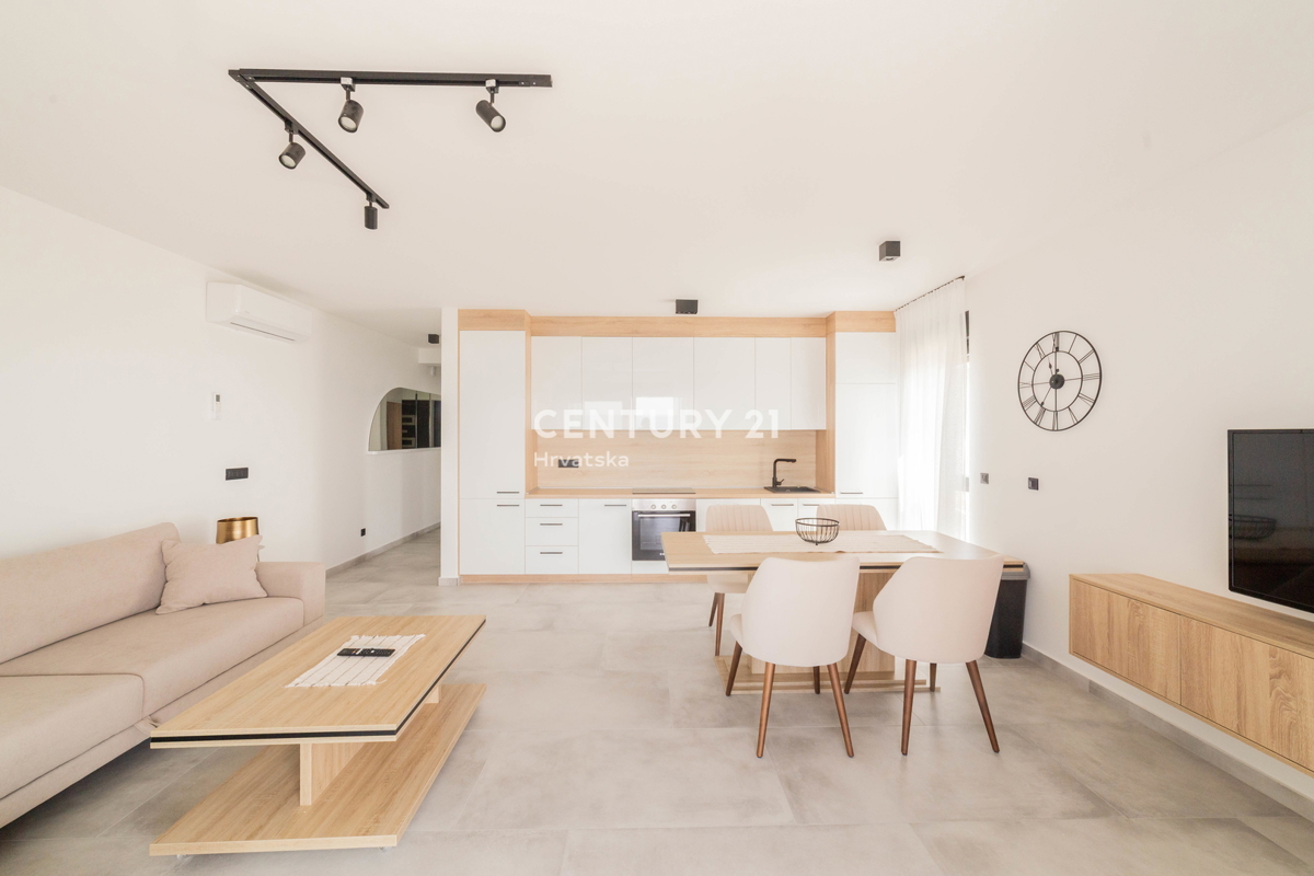 ZADAR, MASLENICA, APPARTAMENTO AL 1° PIANO, SPLENDIDA VISTA SUL MARE, 150 M DAL MARE