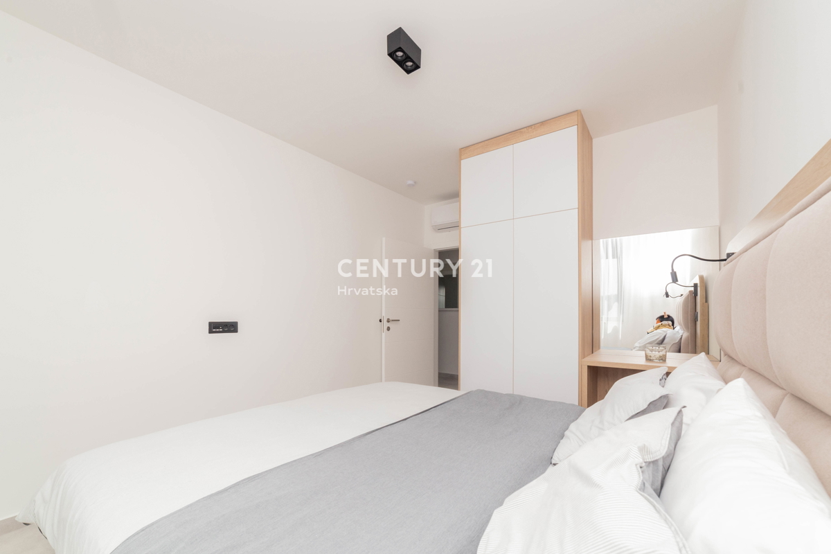 ZADAR, MASLENICA, APPARTAMENTO AL 1° PIANO, SPLENDIDA VISTA SUL MARE, 150 M DAL MARE