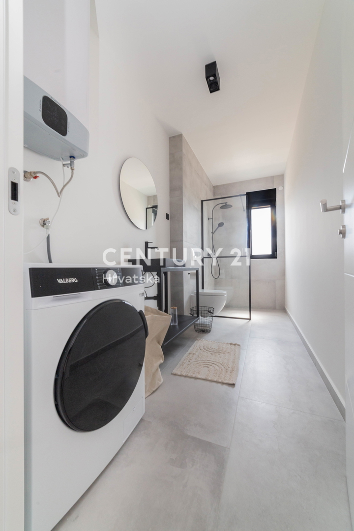 ZADAR, MASLENICA, APPARTAMENTO AL 1° PIANO, SPLENDIDA VISTA SUL MARE, 150 M DAL MARE