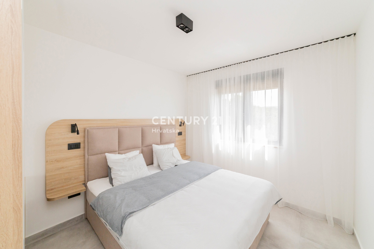 ZADAR, MASLENICA, APPARTAMENTO AL 1° PIANO, SPLENDIDA VISTA SUL MARE, 150 M DAL MARE