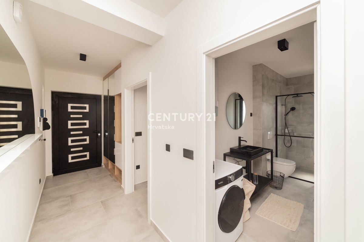 ZADAR, MASLENICA, APPARTAMENTO AL 1° PIANO, SPLENDIDA VISTA SUL MARE, 150 M DAL MARE