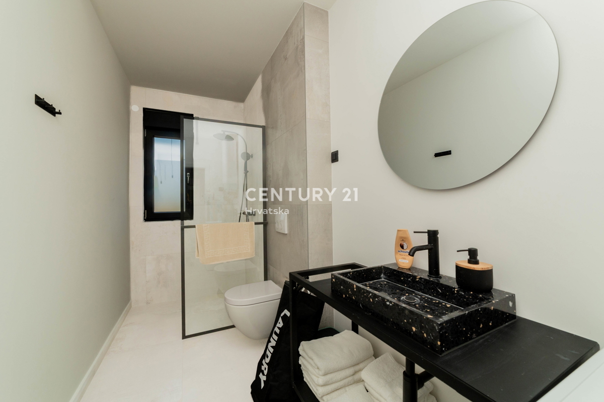 ZADAR, MASLENICA, APPARTAMENTO AL 1° PIANO, SPLENDIDA VISTA SUL MARE, 150 M DAL MARE