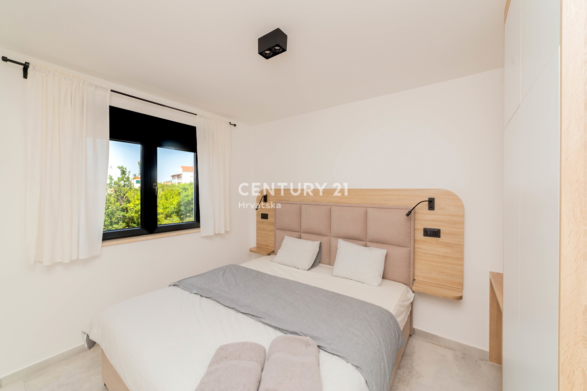 ZADAR, MASLENICA, APPARTAMENTO AL 1° PIANO, SPLENDIDA VISTA SUL MARE, 150 M DAL MARE