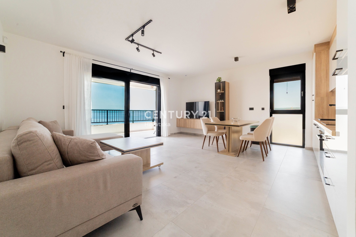 ZADAR, MASLENICA, APPARTAMENTO AL 1° PIANO, SPLENDIDA VISTA SUL MARE, 150 M DAL MARE