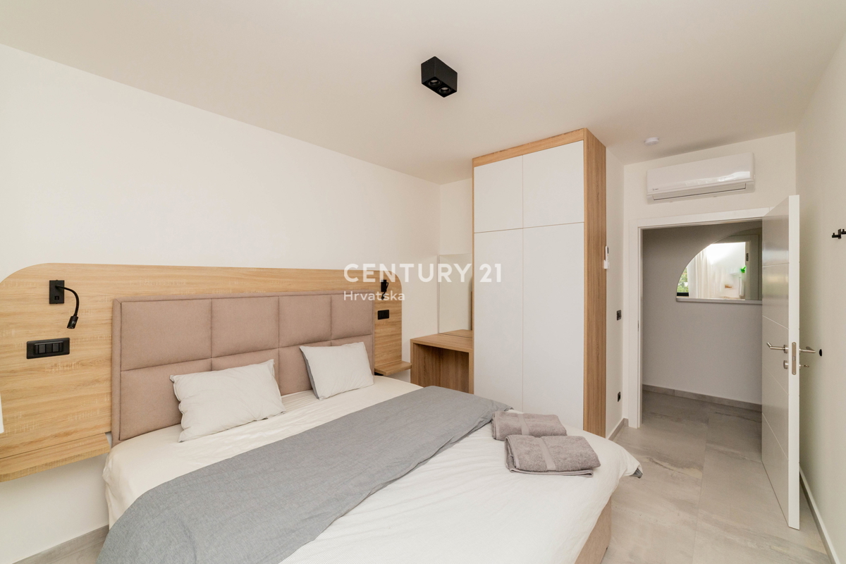 ZADAR, MASLENICA, APPARTAMENTO AL 1° PIANO, SPLENDIDA VISTA SUL MARE, 150 M DAL MARE