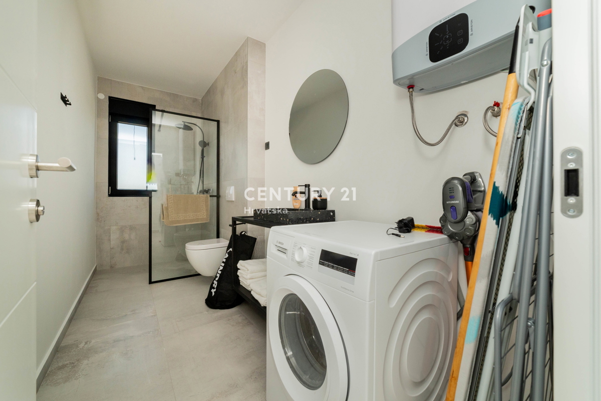 ZADAR, MASLENICA, APPARTAMENTO AL 1° PIANO, SPLENDIDA VISTA SUL MARE, 150 M DAL MARE