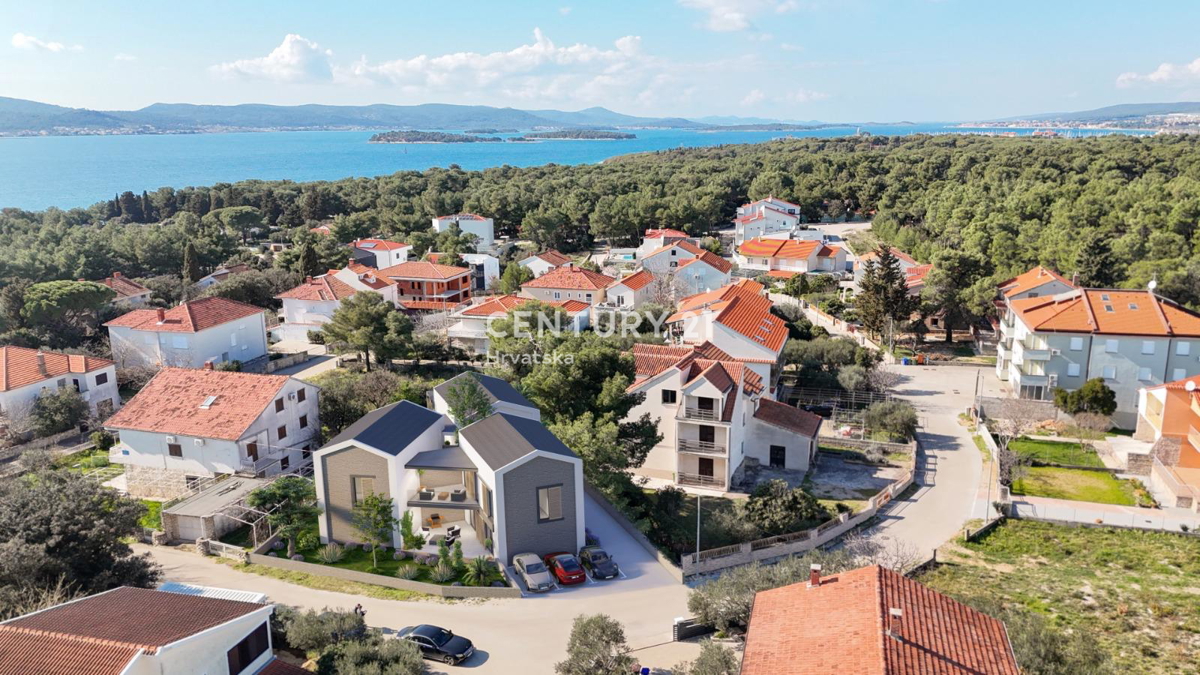 Biograd na Moru - terreno edificabile con permesso e progetto