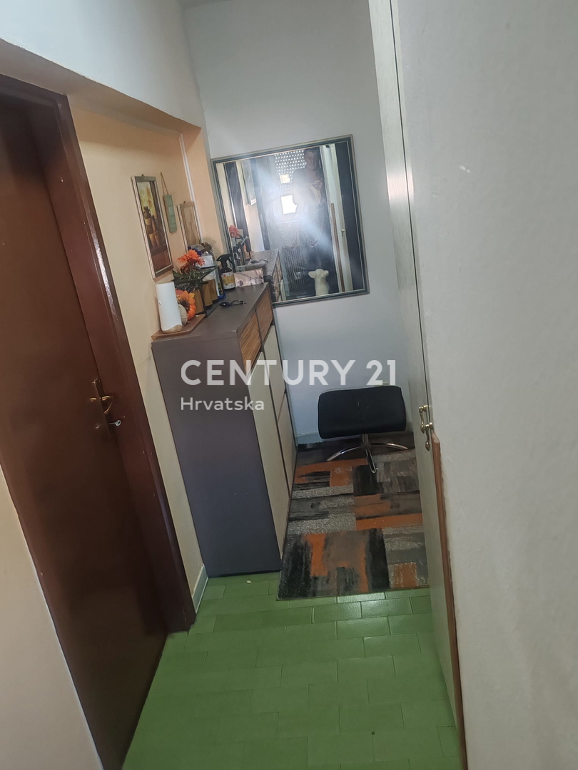 Šibenik - appartamento con due camere con vista mare - centro