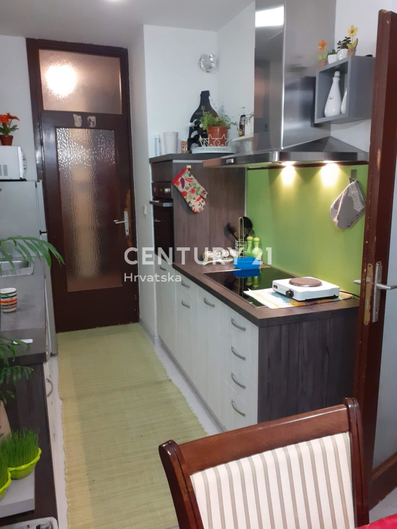 Šibenik - appartamento con due camere con vista mare - centro